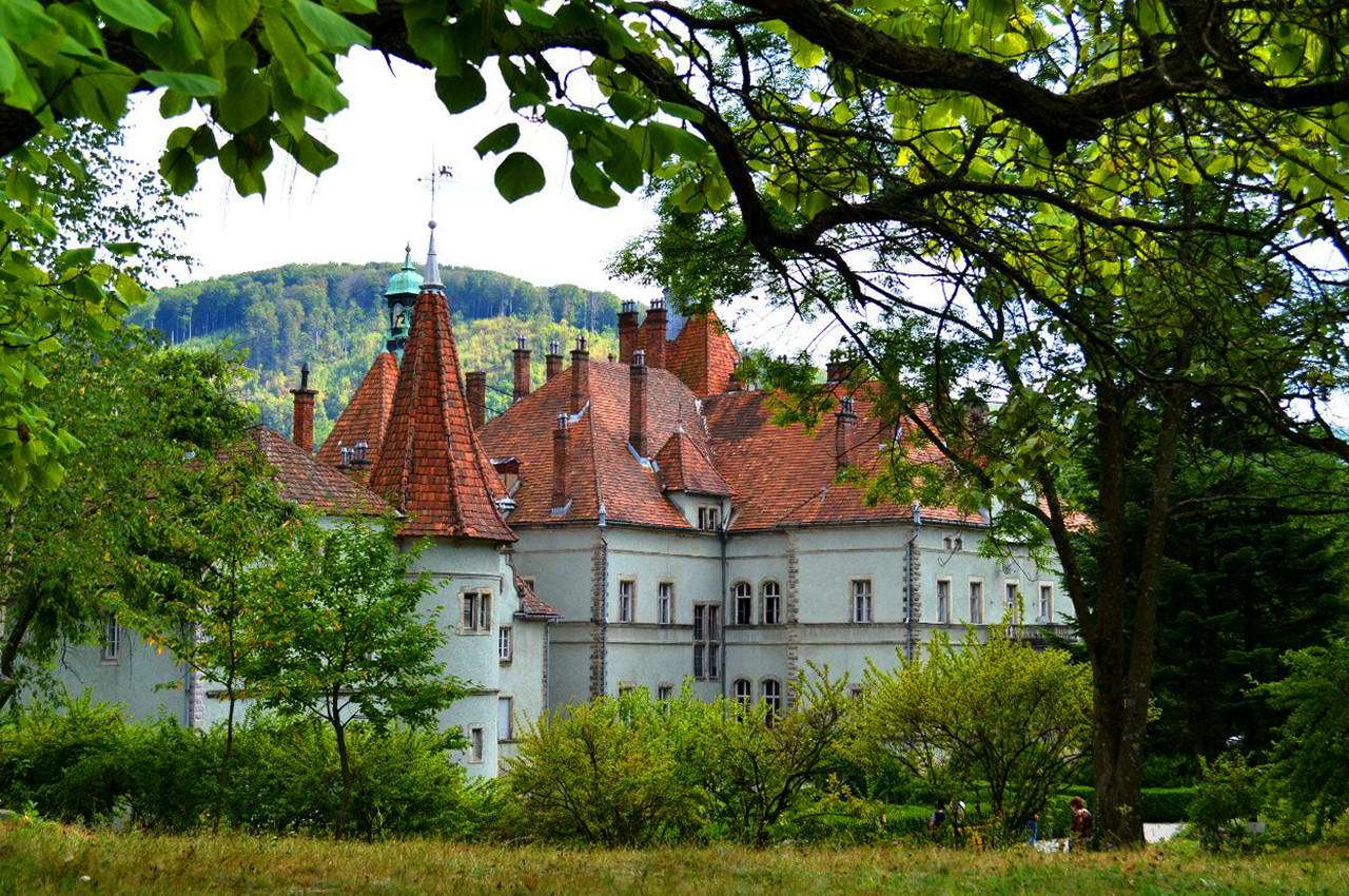 Палац Шенборна – Мукачівський замок – замок в Ужгороді